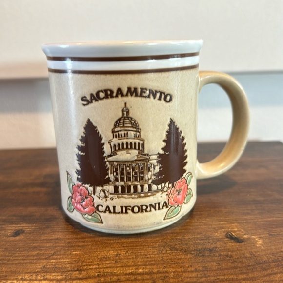 Sacramento, California coffee/tea mug poppy flower - Picture 1 of 6